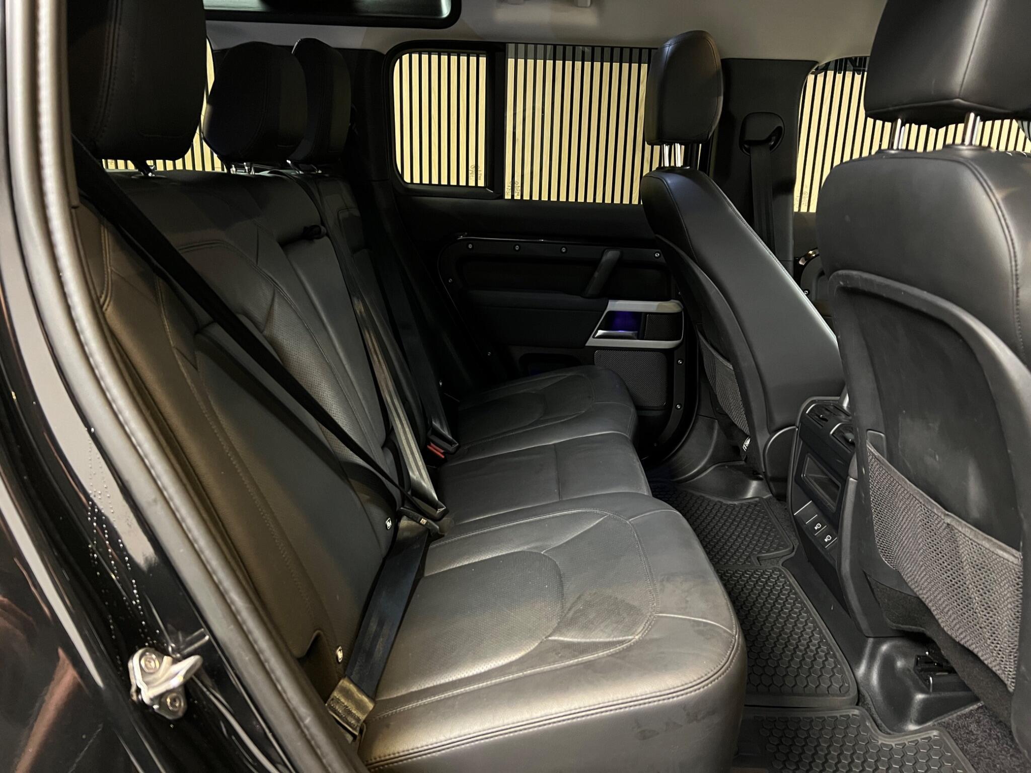 Land Rover Defender 110